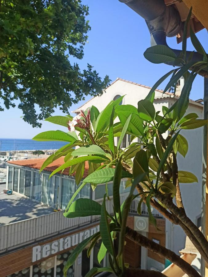 Deluxe Double Room with Balcony and Sea View,1419865788:JPEG